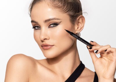 Eyeliner noir Bio en stylo, pointe feutre ou pinceau